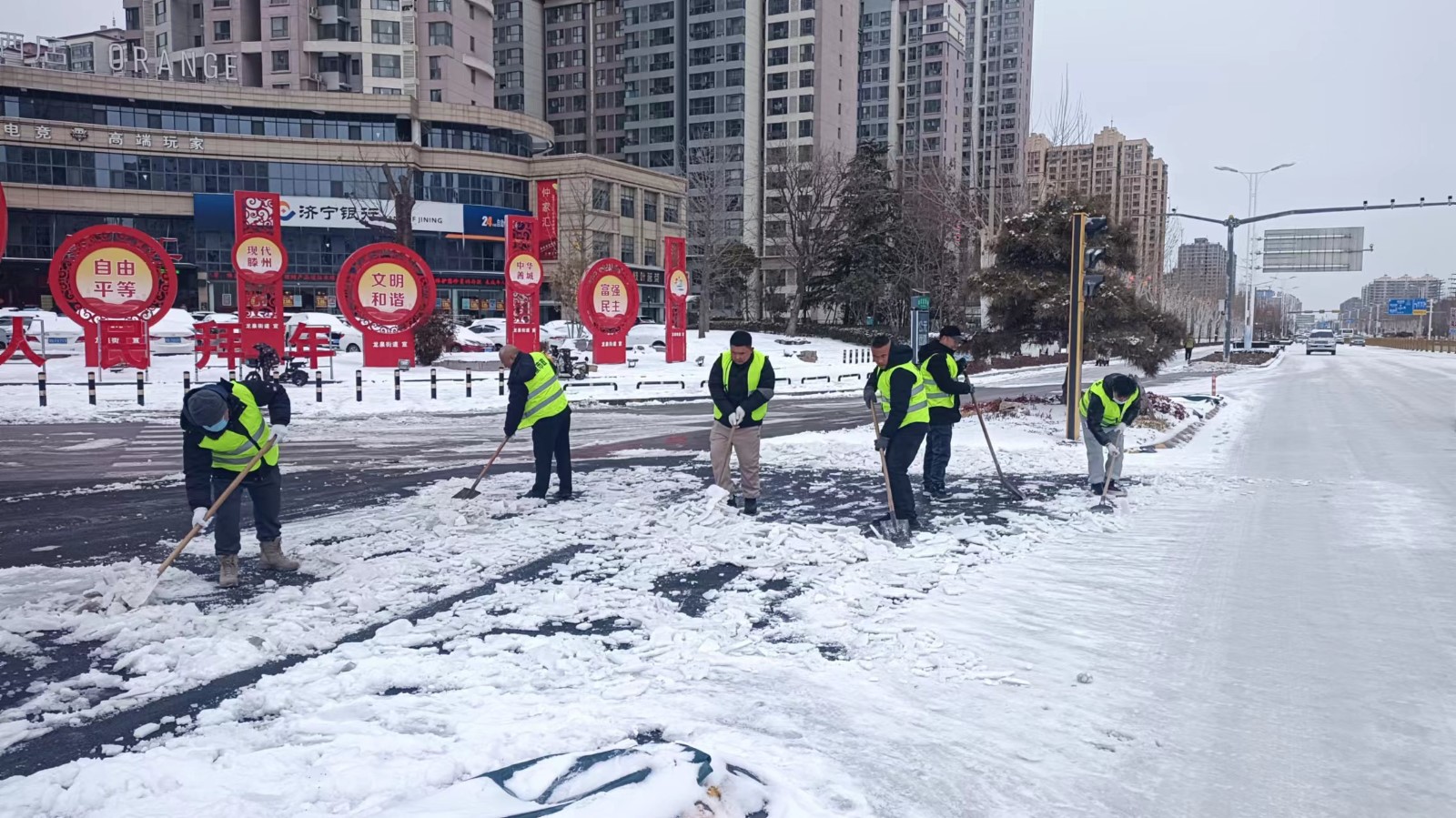 除冰雪 保安全 | 信華集團積極開(kāi)展清雪除冰行動(dòng)